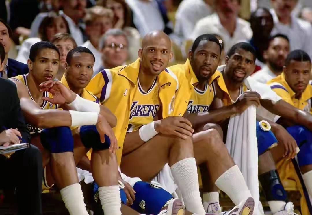 的策略贯穿 的策略贯穿